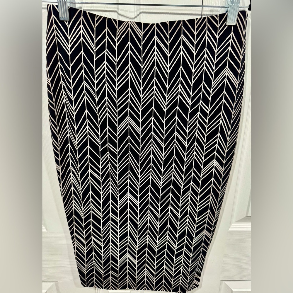 Vince Camuto Black and Cream Chevron Pencil Skirt